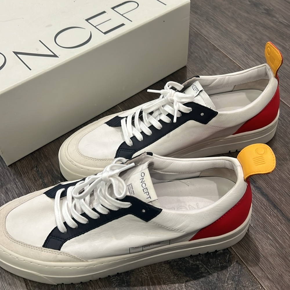 Oncept Sneakers - Size 10